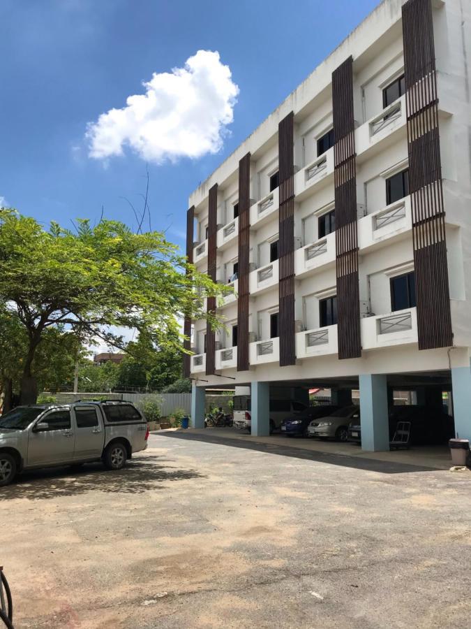 Vatchara Northgate Hotel Nakhon Sawan Buitenkant foto