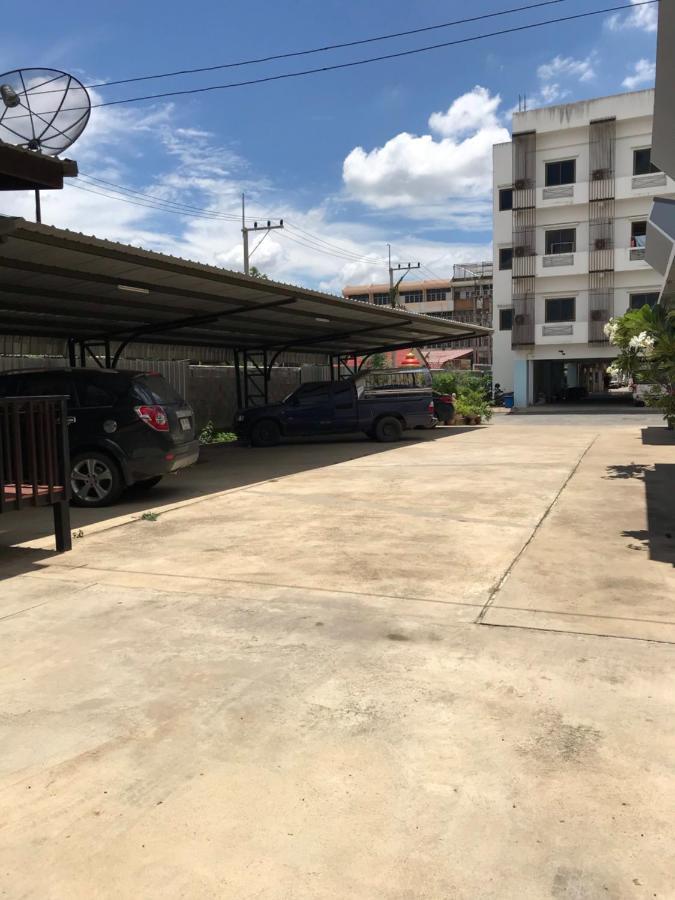 Vatchara Northgate Hotel Nakhon Sawan Buitenkant foto