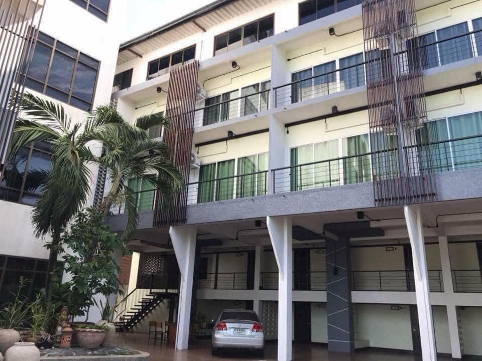 Vatchara Northgate Hotel Nakhon Sawan Buitenkant foto