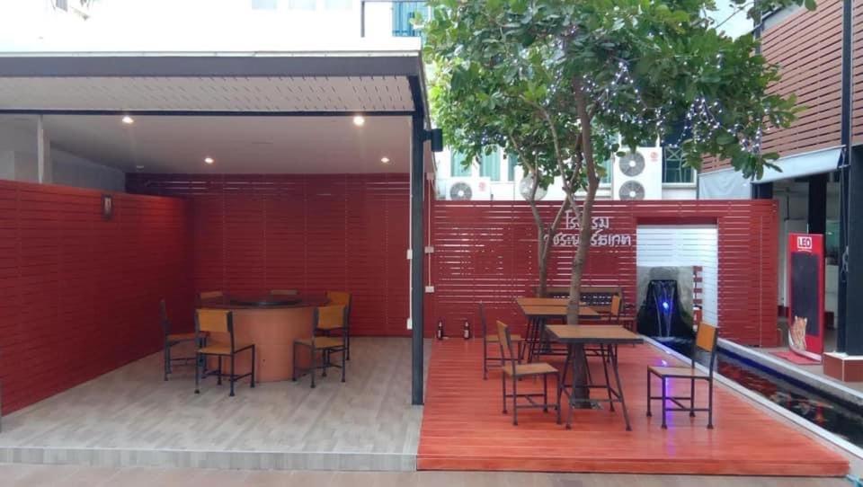 Vatchara Northgate Hotel Nakhon Sawan Buitenkant foto
