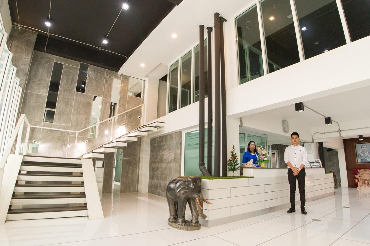 Vatchara Northgate Hotel Nakhon Sawan Buitenkant foto