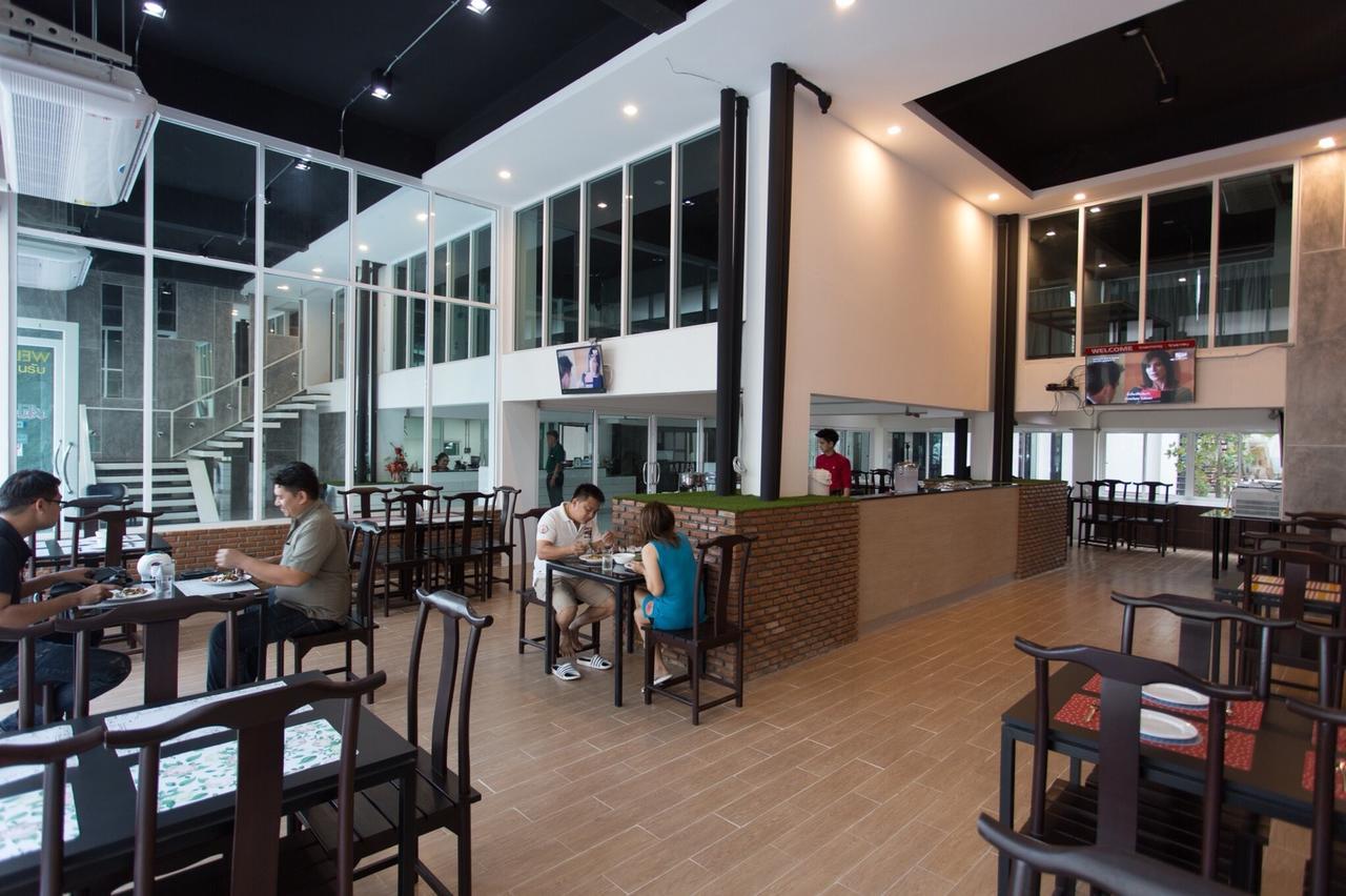 Vatchara Northgate Hotel Nakhon Sawan Buitenkant foto